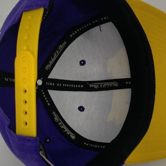 Men's Mitchell & Ness Los Angeles Lakers Purple Yellow‎ Two-Tone Snapback Hat - Picture 12 of 12